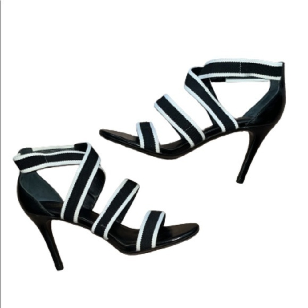 Isaac Mizrahi New York black/white crisscross strap heels size 8